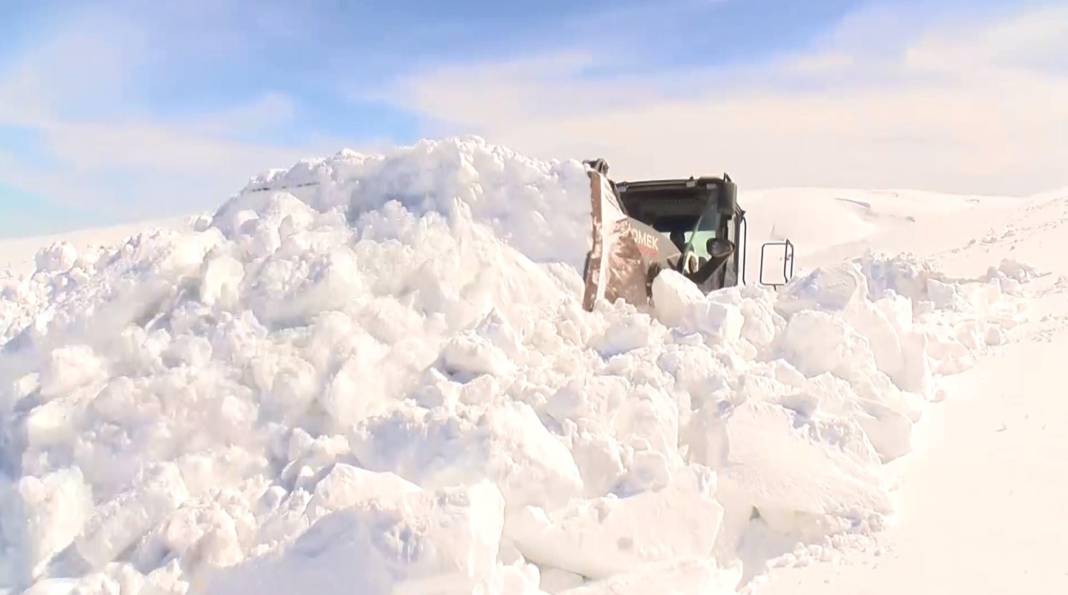 Bir ilimizde 5 metre karla mücadele ediliyor 7